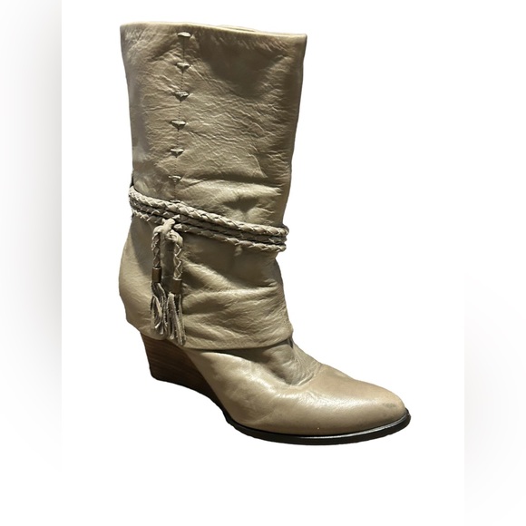 B. MAKOWSKY Taupe Genuine Leather Wedge Heel Comfortable Boot-Size 10M - Picture 2 of 14